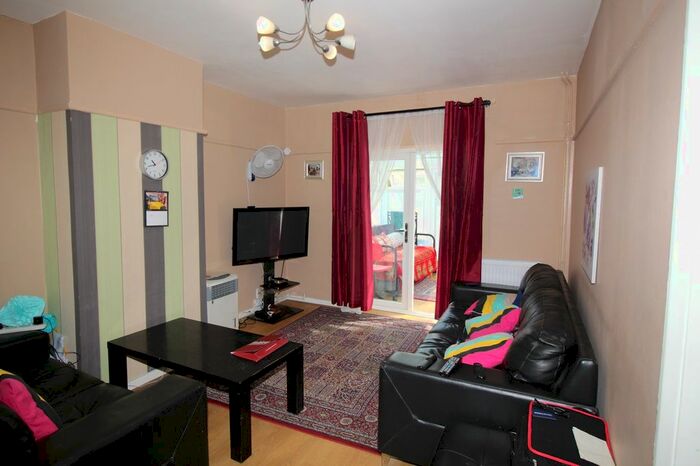 2 Bedroom End Of Terrace House To Rent In Lindisfarne Road, Dagenham, Essex, RM8