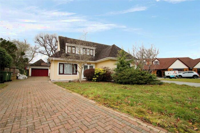 3 Bedroom Bungalow To Rent In Green Glades, Hornchurch, RM11