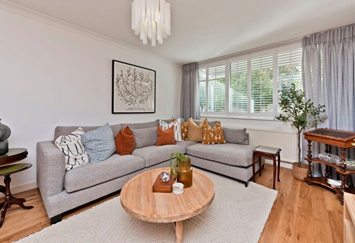 2 Bedroom Flat To Rent In Kew Road, Richmond, TW9