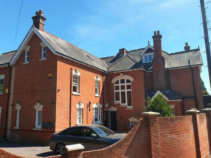 2 Bedroom Flat To Rent In Manor Road, Aldershot, GU11