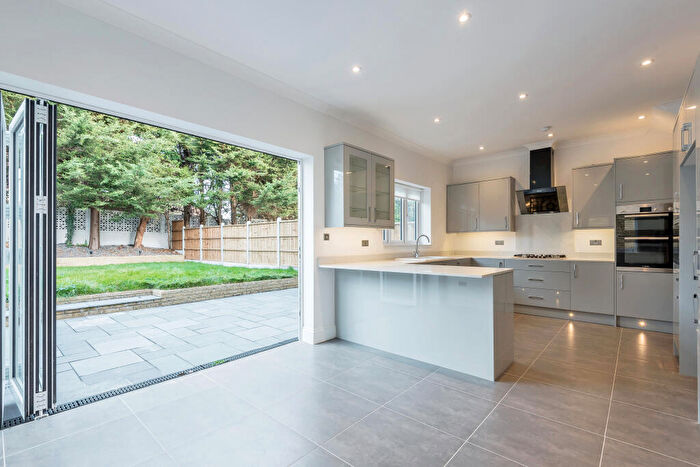5 Bedroom House To Rent In North Chingford, E4