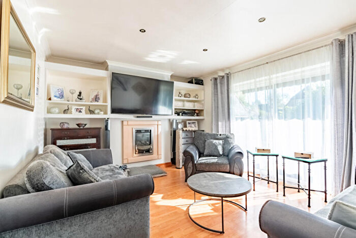 3 Bedroom Detached House For Sale In Park Street Lane, Park Street, St. Albans, Hertfordshire, AL2