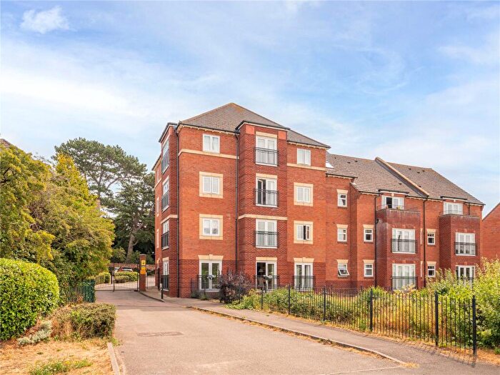 2 Bedroom Apartment For Sale In Bread And Meat Close, Warwick, CV34