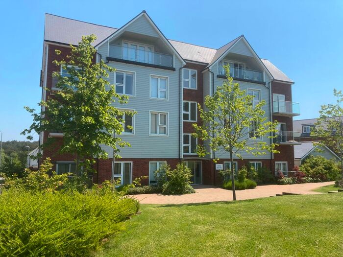 2 Bedroom Flat To Rent In The Green, Tunbridge Wells, TN2