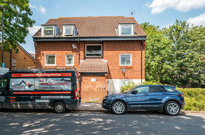 1 Bedroom Apartment For Sale In Norbury Avenue, Thornton Heath, CR7