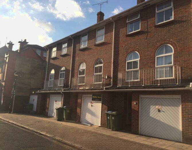 4 Bedroom Town House To Rent In John Street, Southampton, SO14