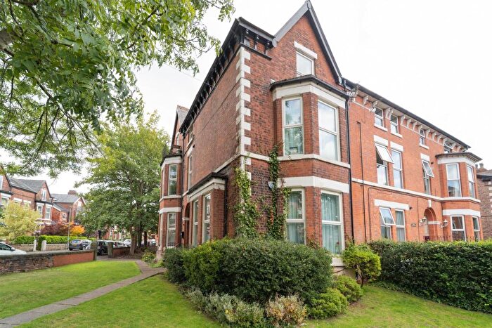 5 Bedroom Semi-Detached House For Sale In York Road, Chorlton, M21