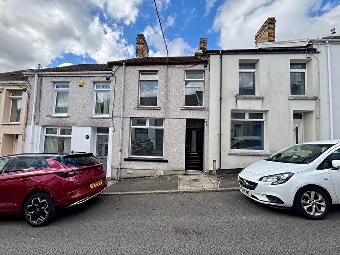 2 Bedroom House To Rent In Brynglas Street, Pen-Y-Darren, CF47