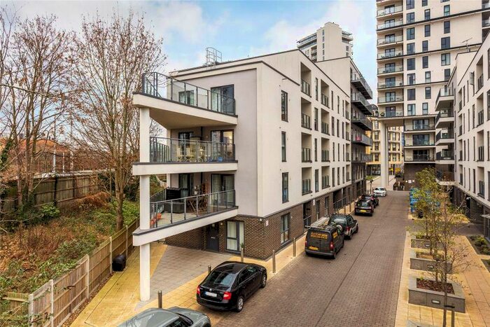 2 Bedroom Apartment To Rent In Woking, Surrey, GU22