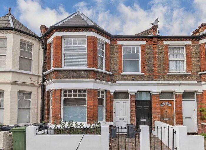 2 Bedroom Flat To Rent In Littlebury Road, London, SW4