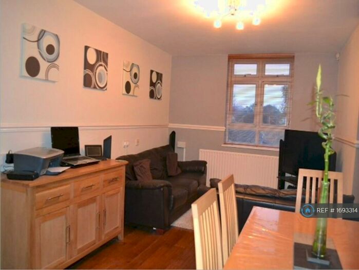 2 Bedroom Flat To Rent In Colemans Hill, Headington, Oxford, OX3