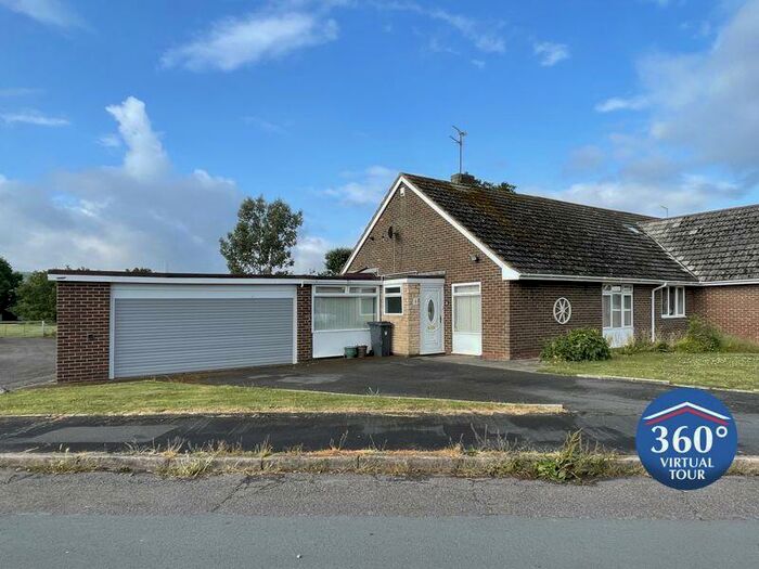 4 Bedroom Semi-Detached Bungalow For Sale In A Great To Bedroom Home In Stoke Canon, EX5