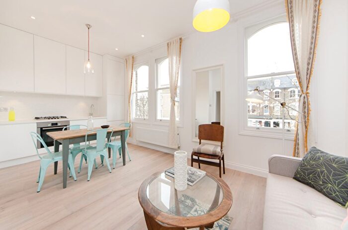 2 Bedroom Flat To Rent In St Lawrence Terrace, Notting Hill, London, W10