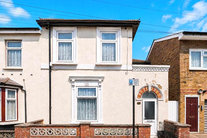 3 Bedroom Semi Detached House For Sale In Tower Hamlets Road, Forest Gate, London, E7