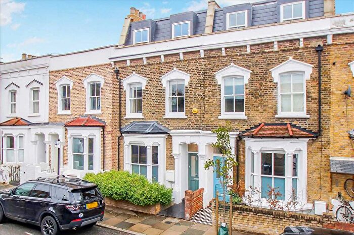 5 Bedroom Property For Sale In Kiver Road, London, N19