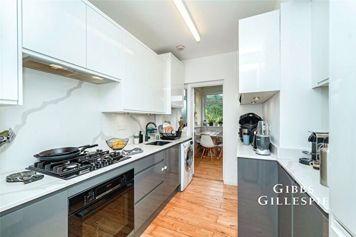 2 Bedroom Flat To Rent In Long Drive, London, W3