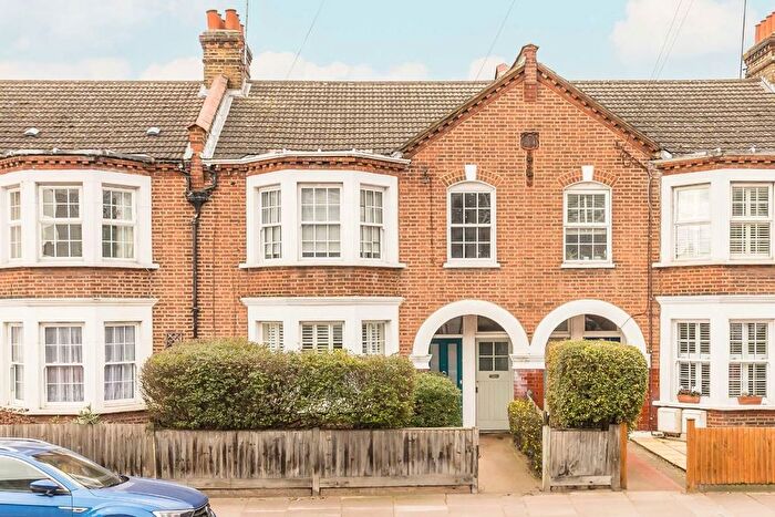 2 Bedroom Maisonette To Rent In Burntwood Lane, Earlsfield, SW17