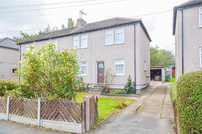 3 Bedroom Semi Detached House For Sale In St. Oswald Road, Wakefield, WF2