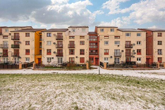 2 Bedroom Flat For Sale In / Clovenstone Gardens, Edinburgh, EH14