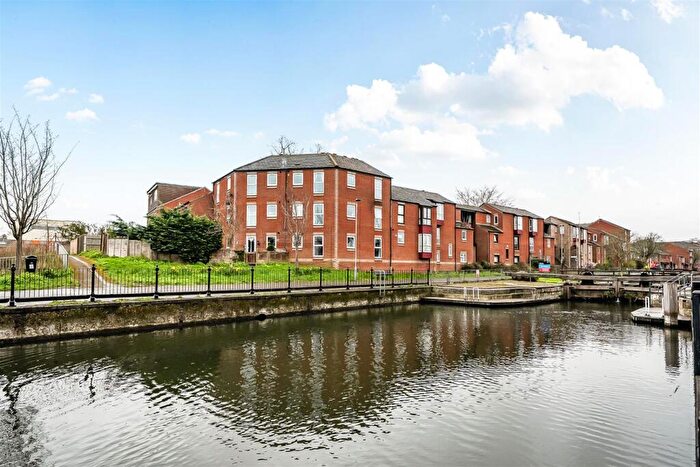 1 Bedroom Apartment For Sale In Lock Place, Reading, Berkshire, RG1