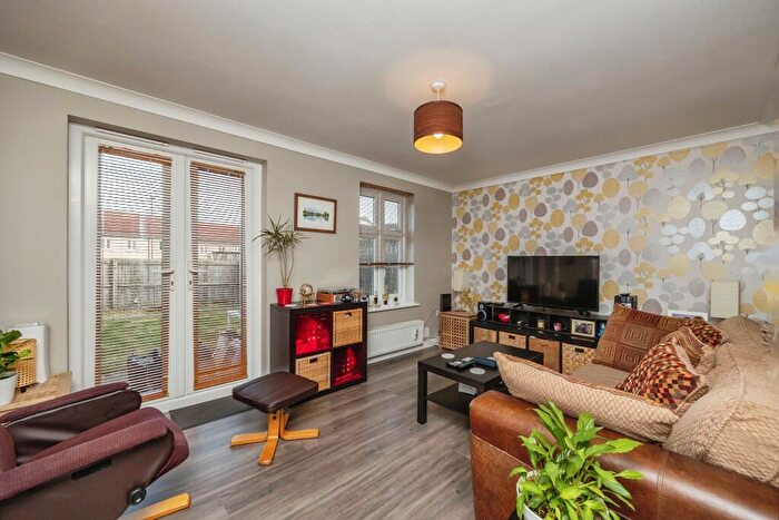 3 Bedroom End Of Terrace House For Sale In Burnbrae Terrace, Bonnyrigg, Midlothian, EH19
