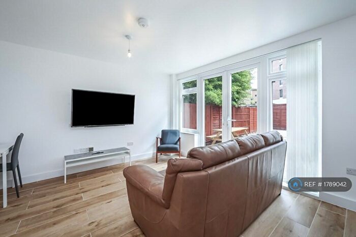 4 Bedroom Flat To Rent In Fellows Court, London, E2
