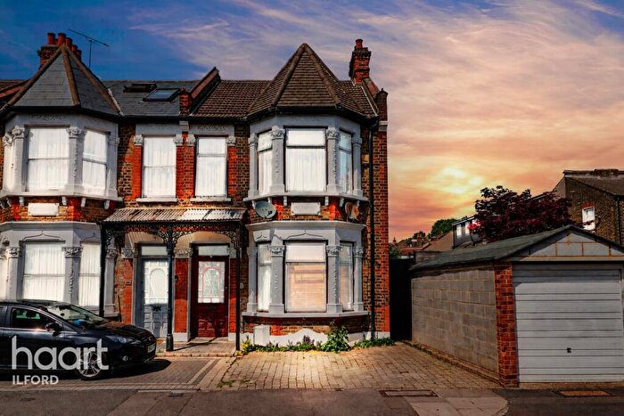 4 Bedroom End Of Terrace House For Sale In Vicarage Lane, Ilford, IG1