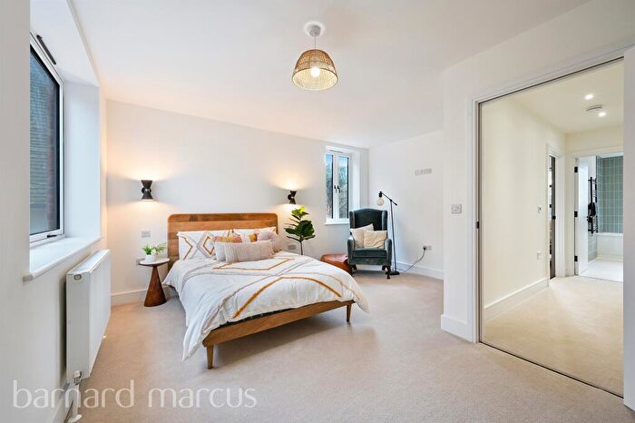 3 Bedroom End Of Terrace House For Sale In Bradmore Way, Coulsdon, CR5