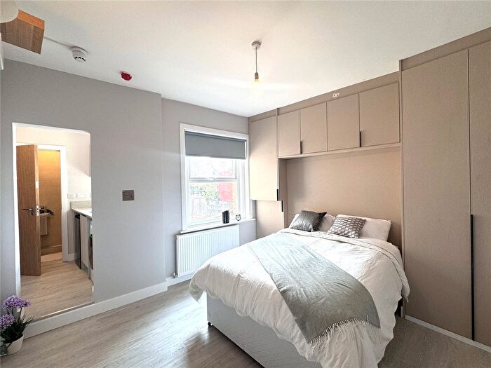 Studio To Rent In High Road, Willesden Green, NW10
