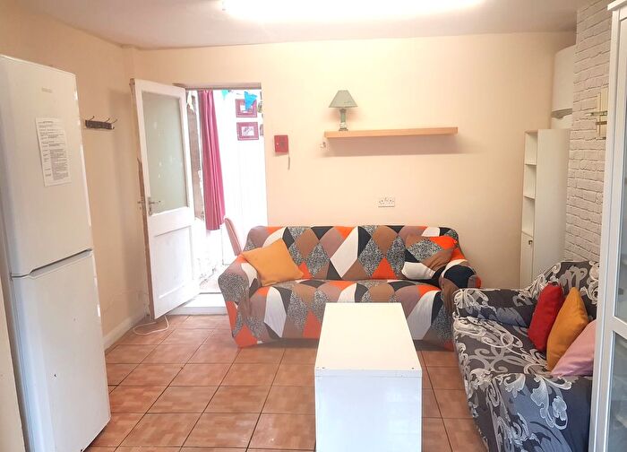 6 Bedroom Semi-Detached House To Rent In St. Marys Road, Oxford, OX4