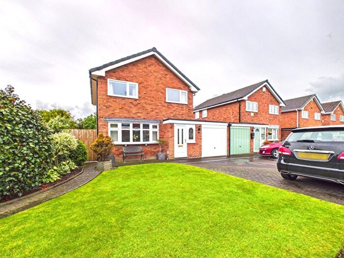 3 Bedroom Link Detached House For Sale In Sandringham Close, Market Drayton, Shropshire, TF9