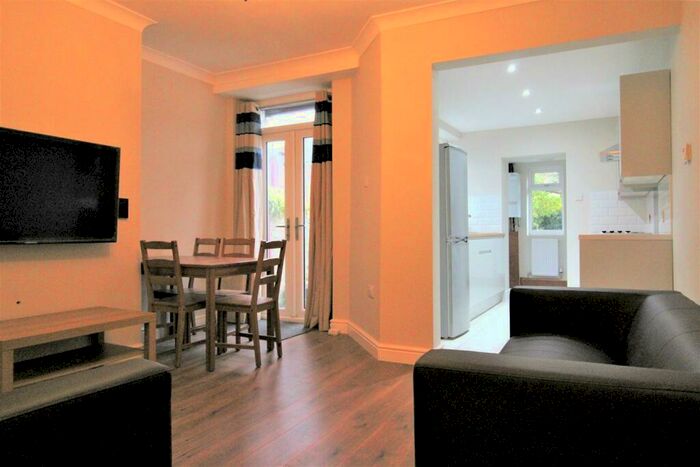 3 Bedroom Private Hall To Rent In Sibsey Street, Lancaster, LA1