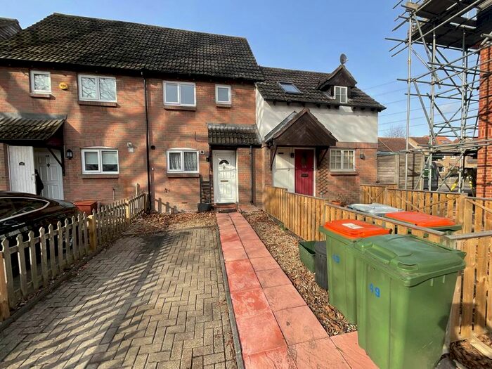 3 Bedroom Detached House To Rent In Emerald Close, London, E16