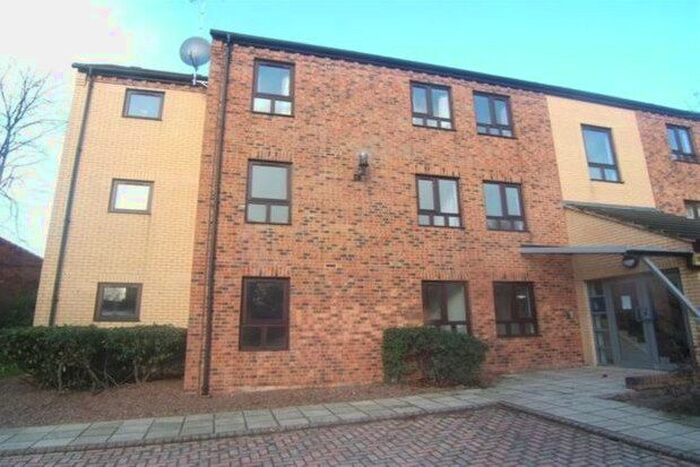2 Bedroom Flat To Rent In Hockney, Wakefield, WF1