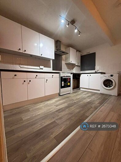 3 Bedroom Flat To Rent In Frindsbury Road, Rochester, ME2
