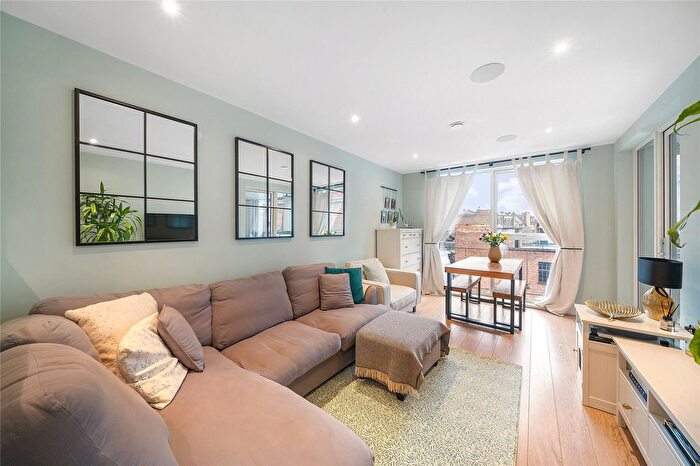 2 Bedroom Flat For Sale In Stockwell Park Walk, London, SW9