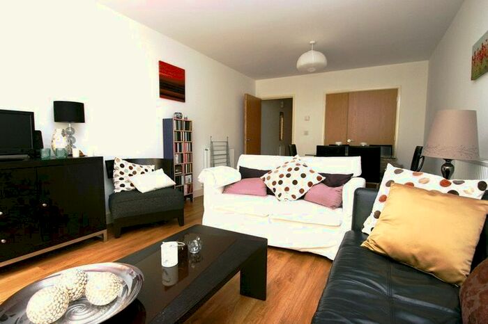 3 Bedroom Flat To Rent In Nelson Walk, London, E3