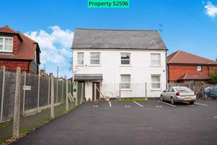 2 Bedroom Flat For Sale In Ground Floor Flat, Bishopric, Horsham, RH12