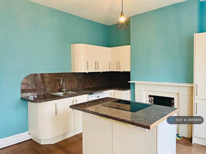 2 Bedroom Flat To Rent In Gayville Road, London, SW11