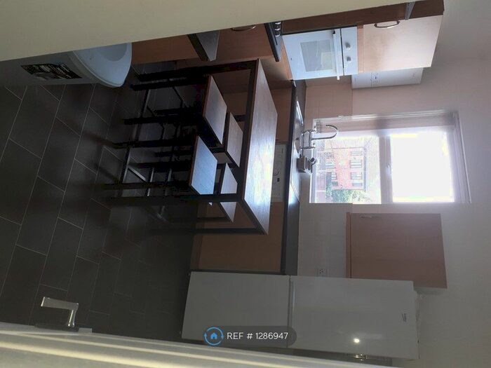 2 Bedroom Flat To Rent In September Rd, Liverpool, L6