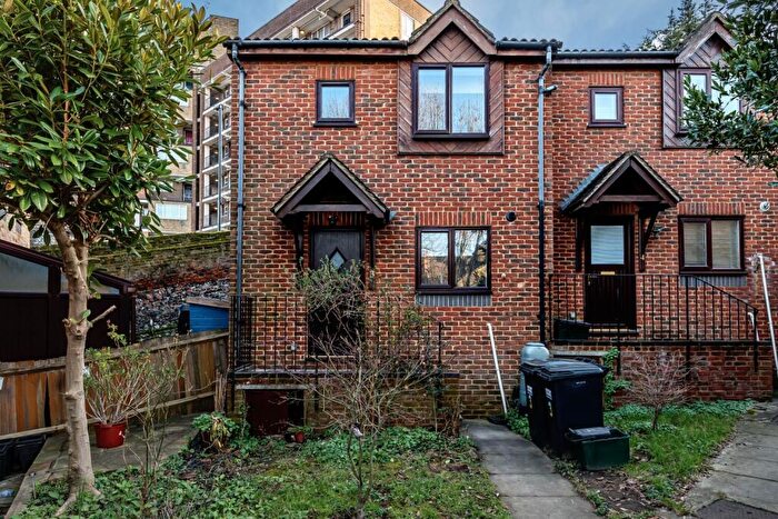 2 Bedroom End Of Terrace House To Rent In Hanover Street Croydon, CR0