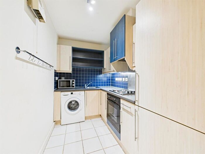 1 Bedroom Apartment For Sale In Bishops Court, Folgate Street, London, E1