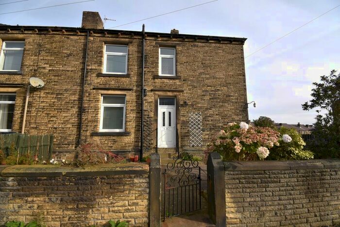 2 Bedroom Property To Rent In Adelphi Road, Marsh, Huddersfield, HD3