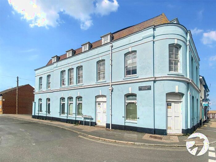 2 Bedroom Flat To Rent In Church Street, Gillingham, Kent, ME7