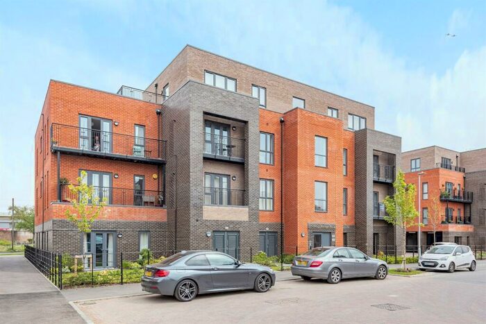 2 Bedroom Apartment To Rent In Adriatic House, Nightingale Way, Reading, RG30