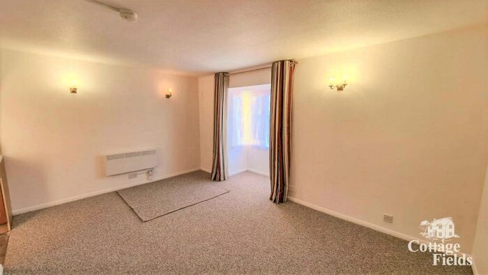 1 Bedroom Flat To Rent In Maltby Drive, Enfield, EN1