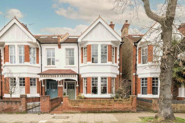 4 Bedroom Property To Rent In Alwyn Avenue, London, W4