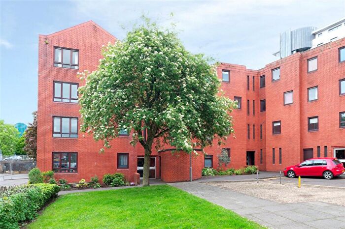 1 Bedroom Apartment To Rent In New City Road, Glasgow, G4