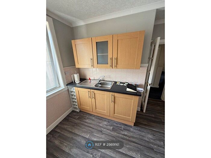 2 Bedroom Flat To Rent In Barnes Avenue, Dundee, DD4