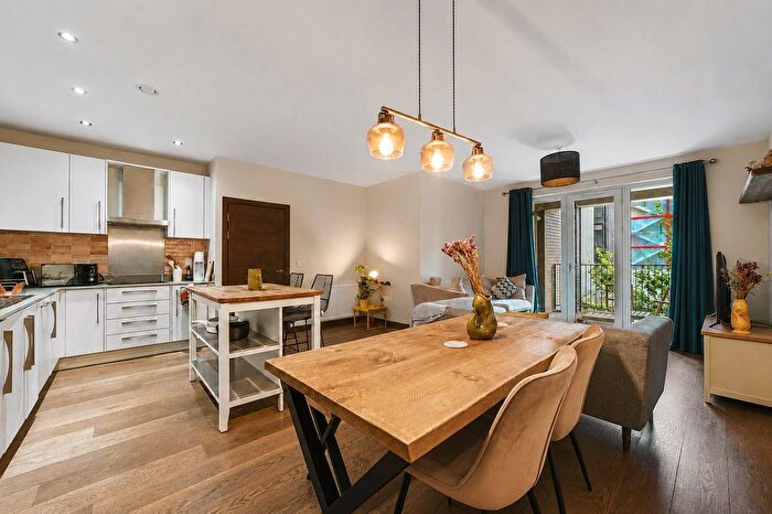 2 Bedroom Flat For Sale In Smeed Road, London, E3